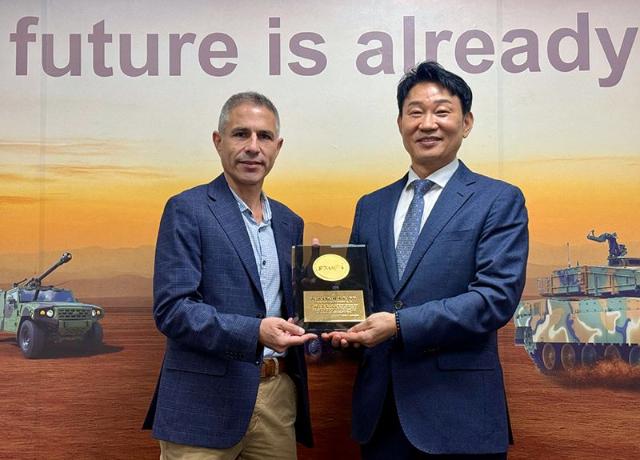 박상준 STX 대표, 페루 육군 조병창 감사패 수여받아