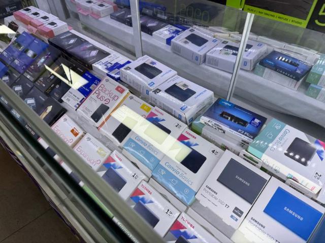 [르포] '메모리값 = 시가'..."내년 상반기까지 뛸 것" 용산 전자상가도 덮친 AI發 공급난