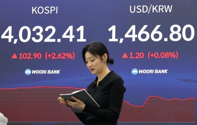 코스피, 엔비디아發 훈풍에 4000선 탈환...삼전·하이닉스 강세[fn오전시황]