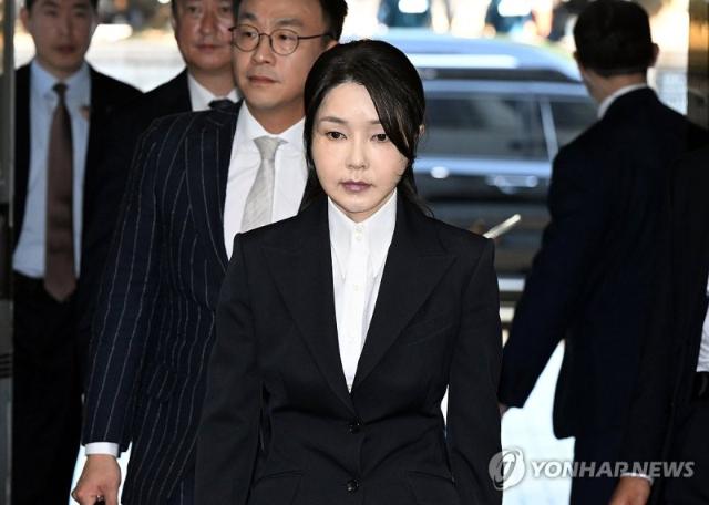 김건희 특검, '김기현 부인 선물' 로저비비에 압수수색...김진우도 추가 소환