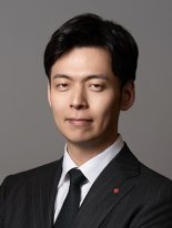 롯데, CEO 20명 물갈이.. ‘3세’ 신유열,  바이오 수장