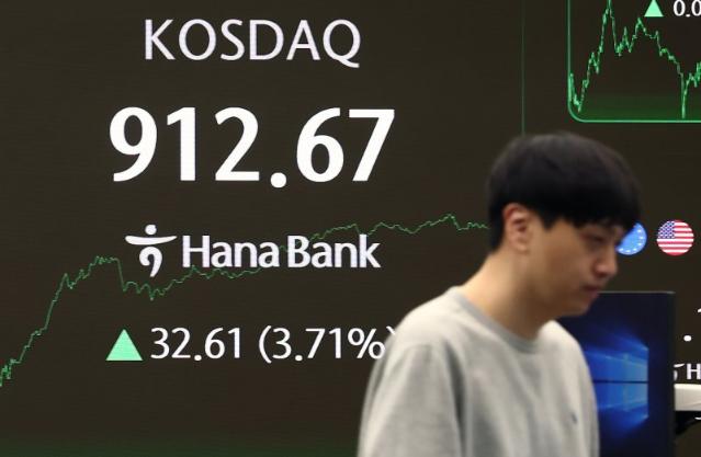 ‘코스피 14조 순매도’...외국인, 코스닥으로 눈길 돌렸다