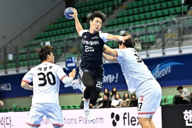 두산 2연승·인천 2위 수성·SK 4연승..핸드볼 H리그 상위 '윤곽' (종합)