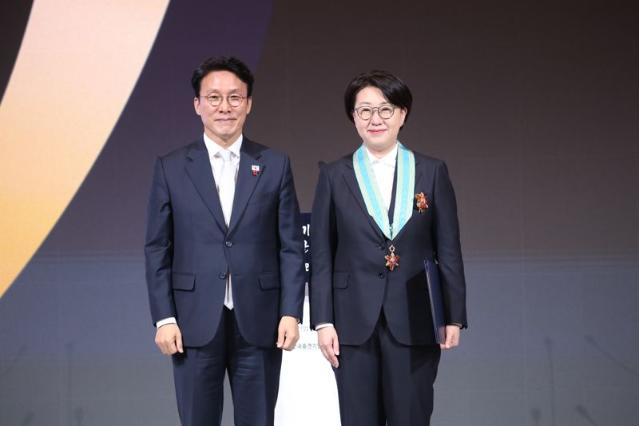 "환경제어 선도" 신성이엔지 이지선 대표, 은탑산업훈장