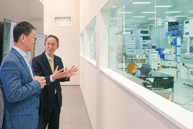 "미래산업 핵심은 AI” 수은 행장 첫 행보는 반도체 장비 중소기업