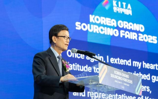 "SK하이닉스 '350억 불' 최고 탑 영예"...무역협회, 수출의 탑 선정