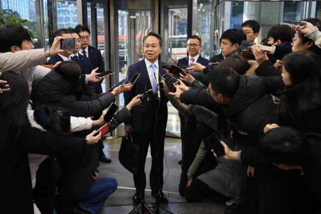 '연임 도전' 진옥동 "신한의 다음 100년을 위한 역할 말하겠다"