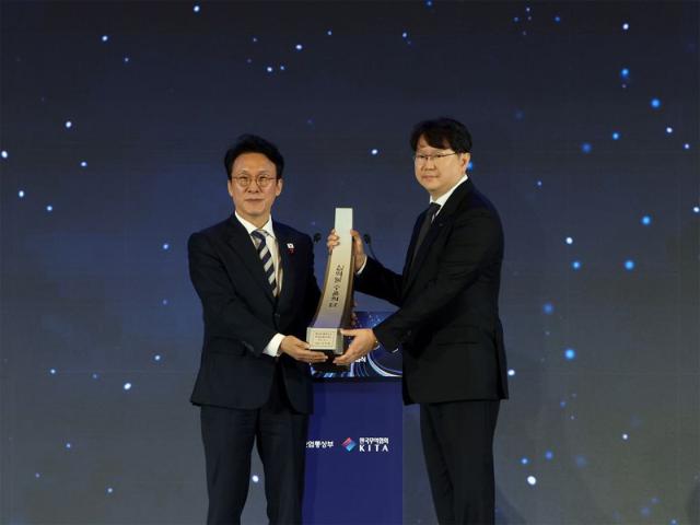 "TC본더 독보적" 한미반도체, '3억불 수출의 탑' 수상