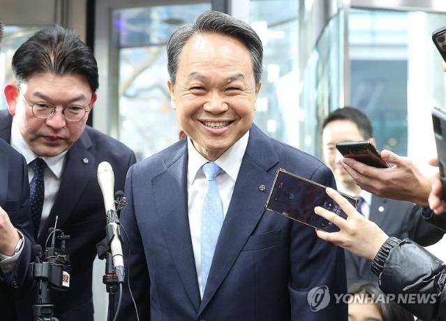 진옥동 연임 성공 배경은 AX·밸류업·내부통제 강화[종합]