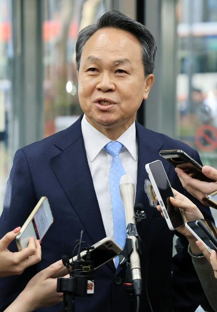 연임 성공한 진옥동 신한금융 회장 "질적성장·내부통제 집중"