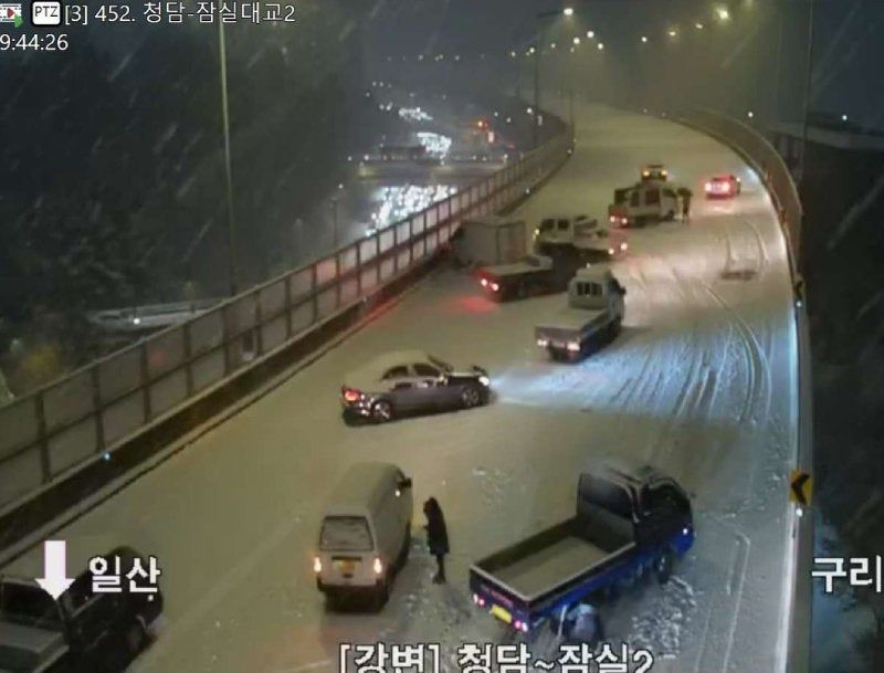 서울 곳곳 '거북이걸음'..서울 -6도까지 '뚝' 출근길 빙판 조심