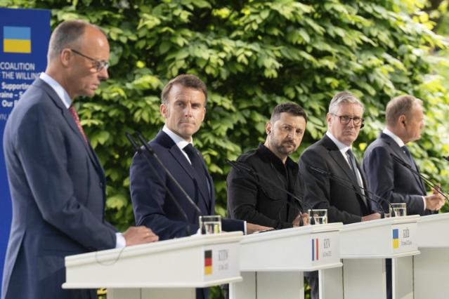 마크롱 "미국이 우크라 배신할 수 있다, 젤렌스키 큰 위험"