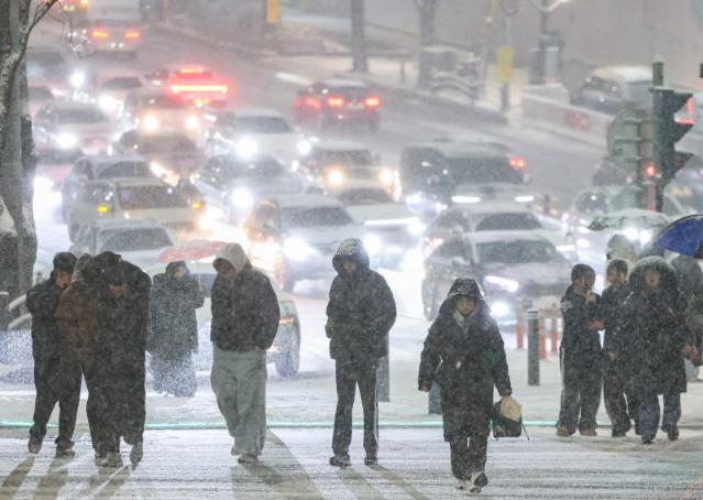 "12시간에 신고 2000건" 경기남부 폭설 피해 '역대급'... 대응 실패했나
