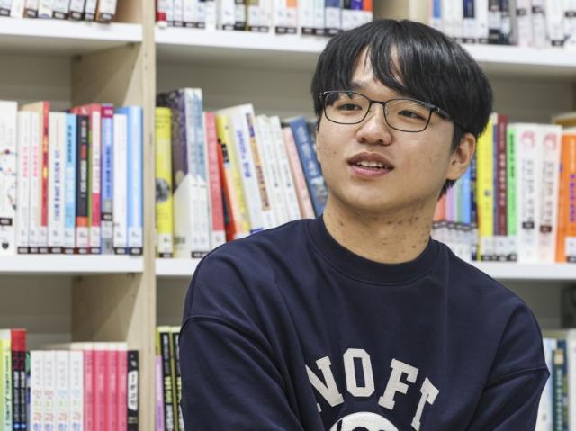 '수능 만점' 광남고 왕정건 학생 "하고 싶을때 공부했다"