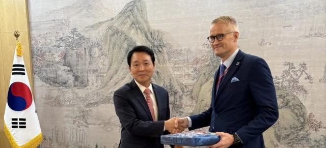 나토 "K-방산 협력 강화"... 한화에어로·현대로템 방문