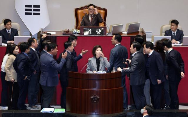 여야, 고성·막말 극한 충돌…국힘 "모든 법안 필리버스터"