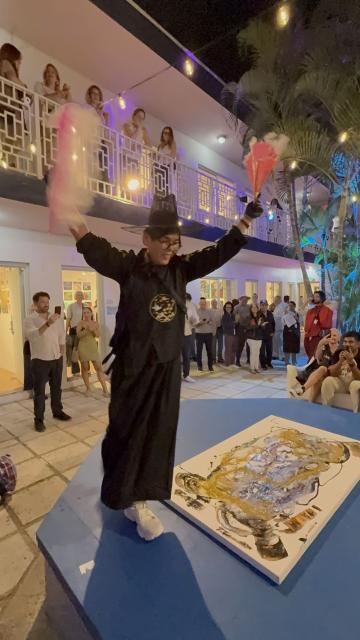 파리·마이애미 잇단 전시 참가..전설 박사, 해외 무대서 활동 폭 넓혀