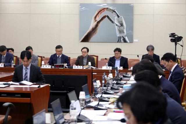 "데이터센터 짓는 데만 3년... 규제·전력난에 AI 인프라 '골든타임' 놓칠라"