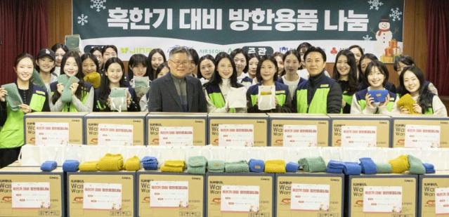 진에어, 방한용품 지원 봉사... 에어부산·에어서울도 동참