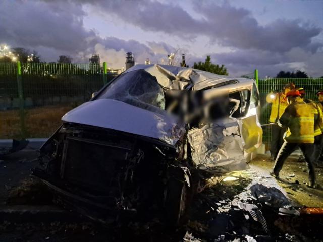 울산 남구서 트레일러-승합차 '충돌'…1명 사망·5명 중상