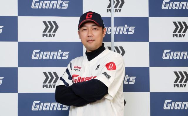 "FA 거품은 가라" 롯데의 '무(無)영입' 역발상... 슈퍼 외인 트리오로 5강 노린다