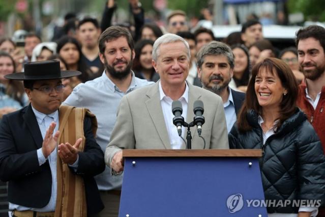 '칠레의 트럼프' 카스트 대통령 당선, 우파 재집권