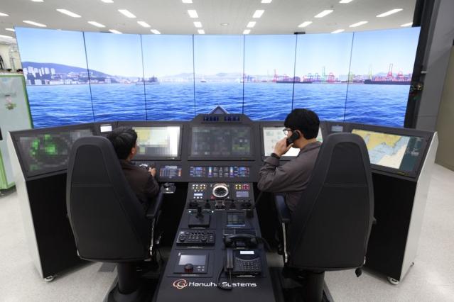 미세한 진동까지 컨트롤... 한화시스템, 이래서 'K-방산의 두뇌'