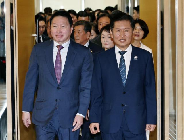 "최태원 상의 회장-정청래 민주당 대표 다시 만나"…지역발전 논의