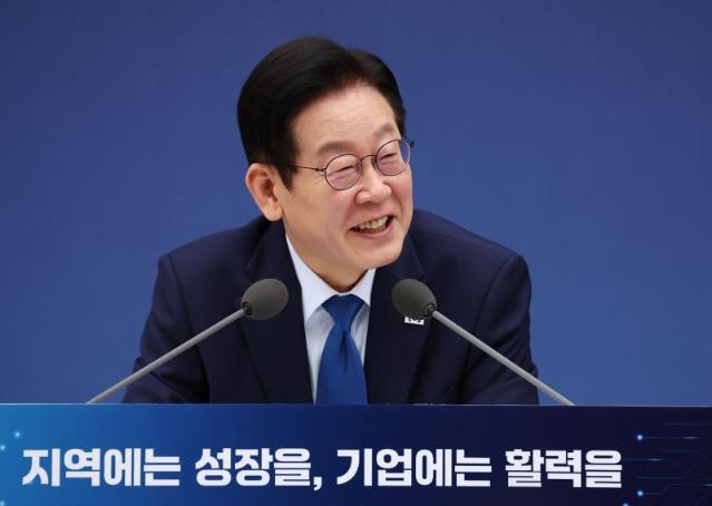 이재명 대통령 "고리대·도박, 나라 망하는 말기적 현상"