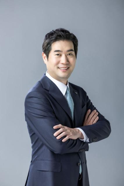 윤석금 회장 차남 윤새봄 웅진 대표, 부회장 승진