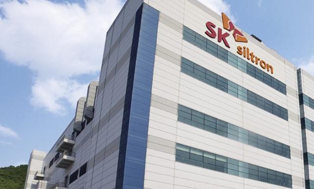 두산, SK실트론 우협 선정