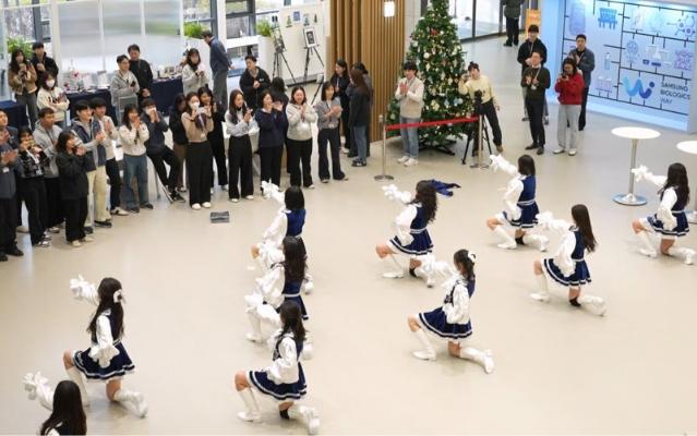 밴드공연, 작품전시, 감사엽서 쓰기까지...사내 축제 연 이 회사