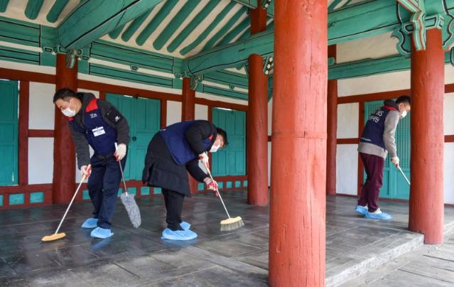 현대모비스, 임직원·가족 동반 '문화재 보존' 봉사..이색 사회공헌 눈길