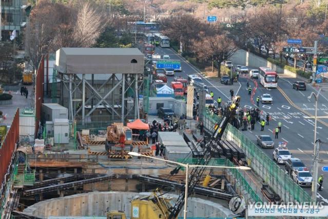 국토부 "신안산선 현장 전수조사…안전 위반 엄중 조치"