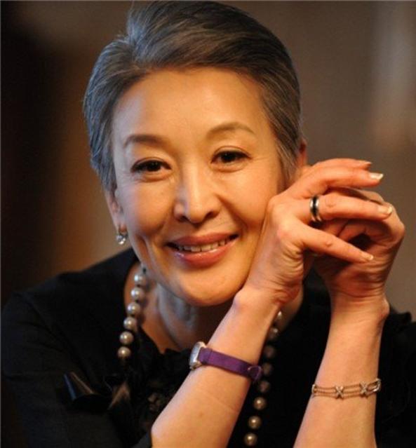 '윤석화 별세' 오보였다 ...한국연극배우협회 "가족께 죄송" 정정