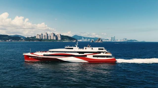 선상 불꽃쇼·공연·해돋이 감상...팬스타 그레이스호, 연말연시 이벤트