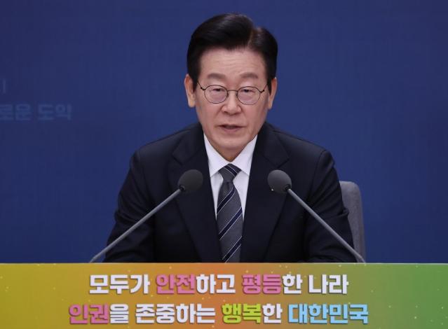 李대통령 "에너지 바우처 지원금 대폭 확대… 취약계층 난방비 고통 덜 것"