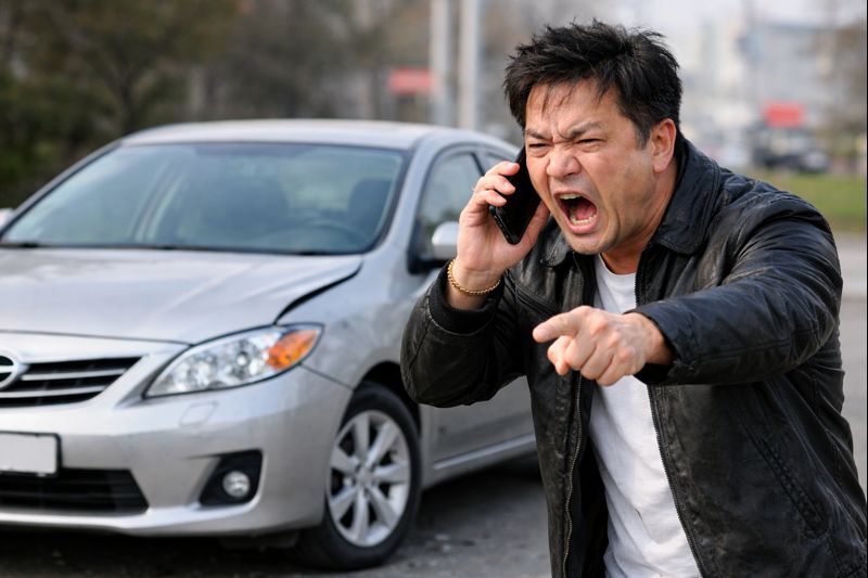 차선 바꾸며 ‘쾅’···고의사고 내고 금감원엔 민원 16차례 [거짓을 청구하다]