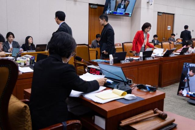 민주당, '허위조작정보 금지법' 일부 수정…"수정안 발의해 처리"
