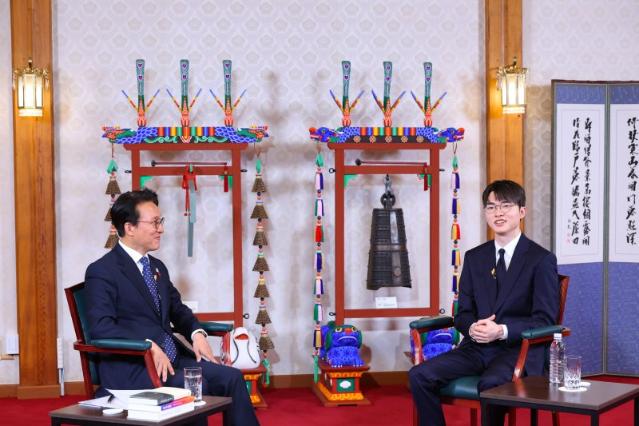 '페이커' 이상혁, 金총리 만나 "게임, 긍정 영향 주는 콘텐츠 되길"