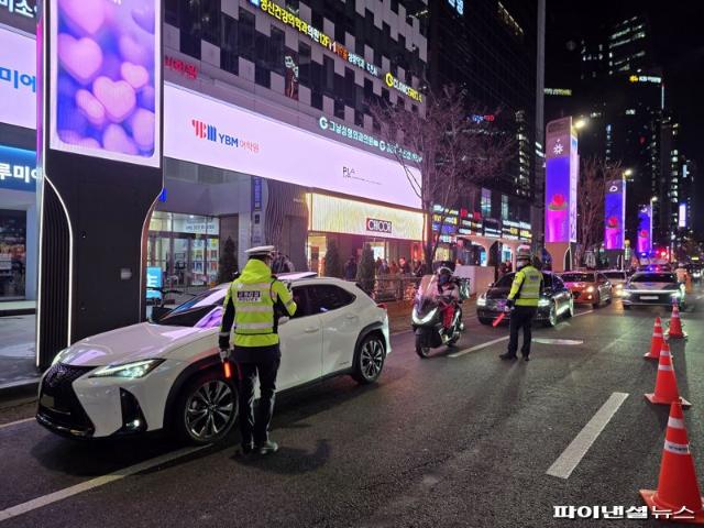 강남권서 2시간 동안 음주운전 7건 적발..."연말까지 매일 단속"[르포]