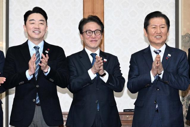 당정대 "석유화학·철강 산업 구조 개편 불가피..부동산 안정화 방안 모색"