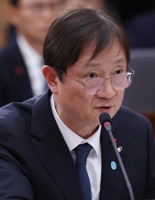 李 "부패한 이너서클" 지적...금감원, BNK금융 검사 착수