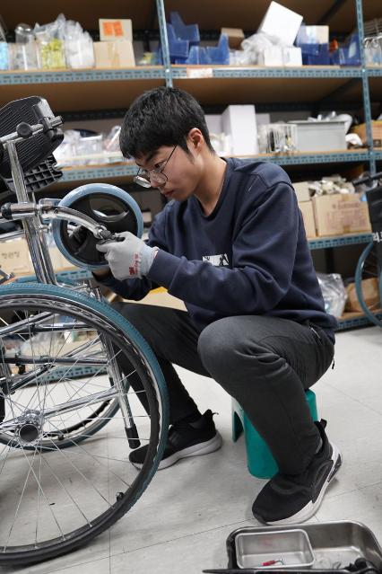 "하나금융이 소개한 첫 직장, 첫 월급으로 할머니 용돈 드렸죠"