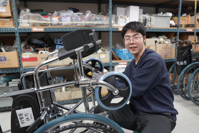 "하나금융 응원에 휠마스터 도전… 고장난 휠체어 고치며 보람" [인터뷰]