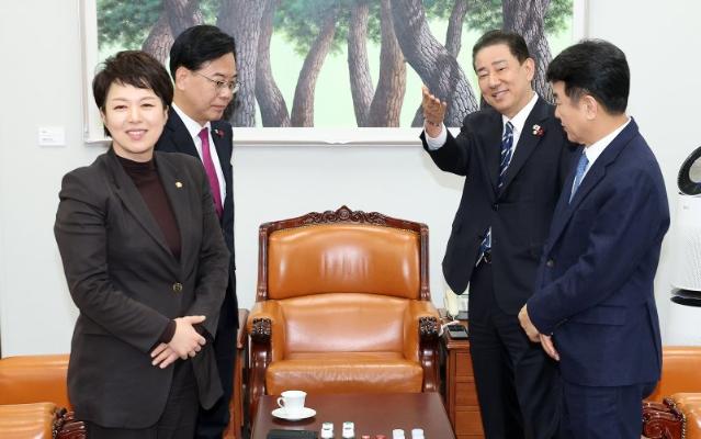 쿠팡 연석 청문회 두고 與野 이견..."청문회부터" vs "국정조사해야"