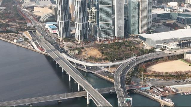 광안대교 접속도로 뚫렸다