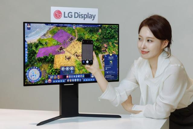 LG디스플레이, 세계 최초 240㎐ 고주사율 RGB 스트라이프 OLED 패널 공개 [CES 2026]