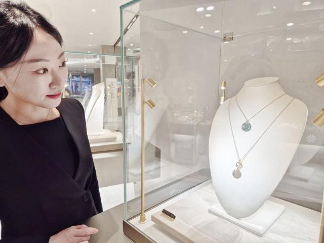 200년 전통 주얼리 '아르투스 베르트랑', 롯데백 부산본점에 첫 팝업 오픈