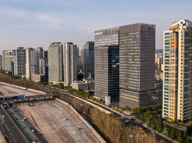 두산, 두산로보틱스 지분 매각으로 약 9500억 확보